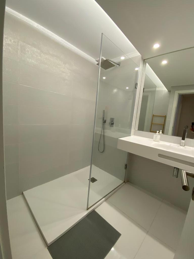 Bedrooms In Modern Guest House Almada Exterior photo
